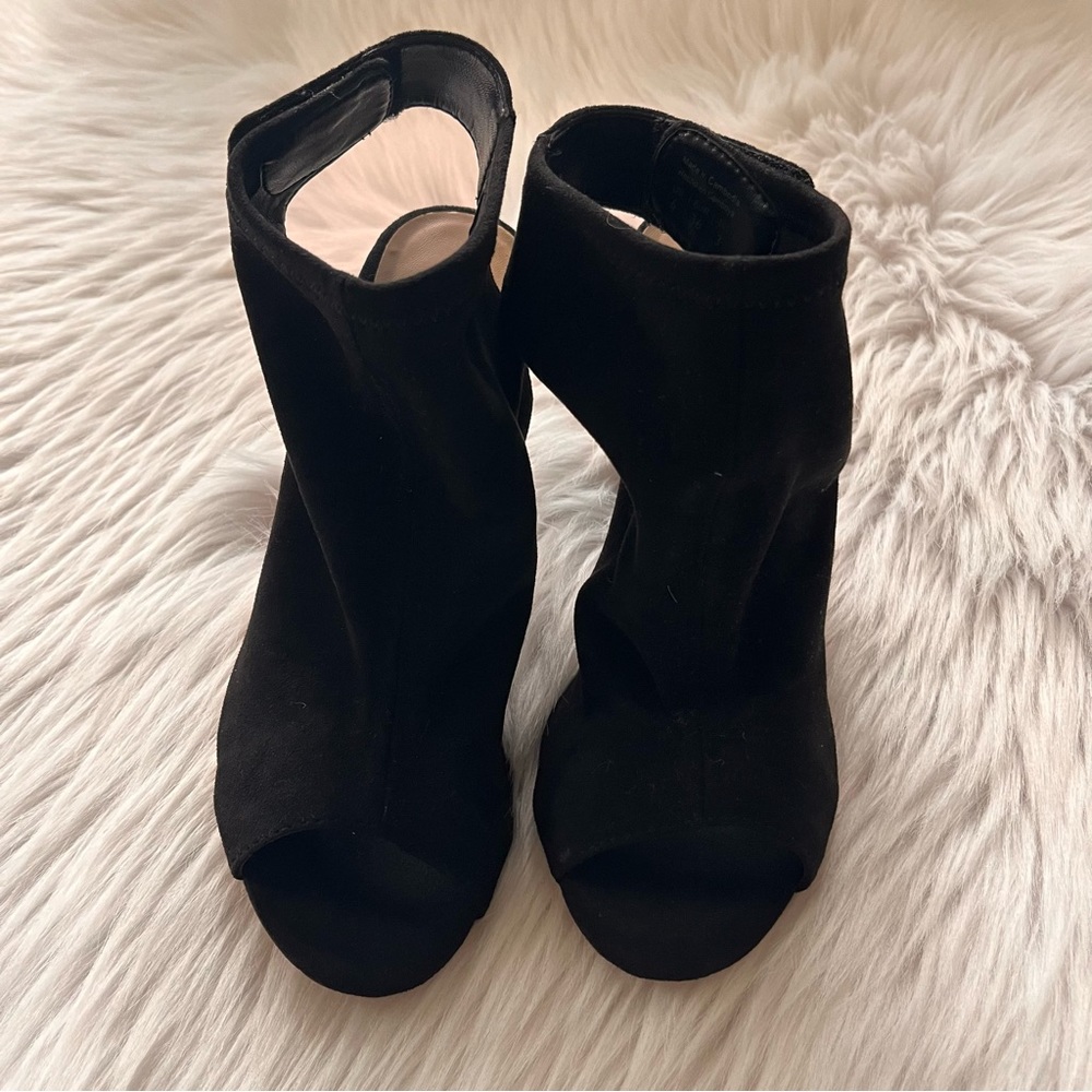 Aldo peep toe shoes